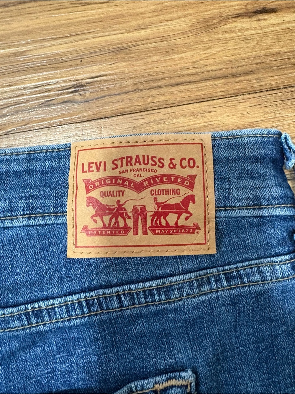 Levi’s Boyfriend Jeans Womens 16W Distressed Cropped Blue Denim Plus Size - Picture 6 of 6